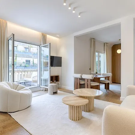 Appartamento De Luxe Avec Terrasse Sur Les Champs Elysées *
